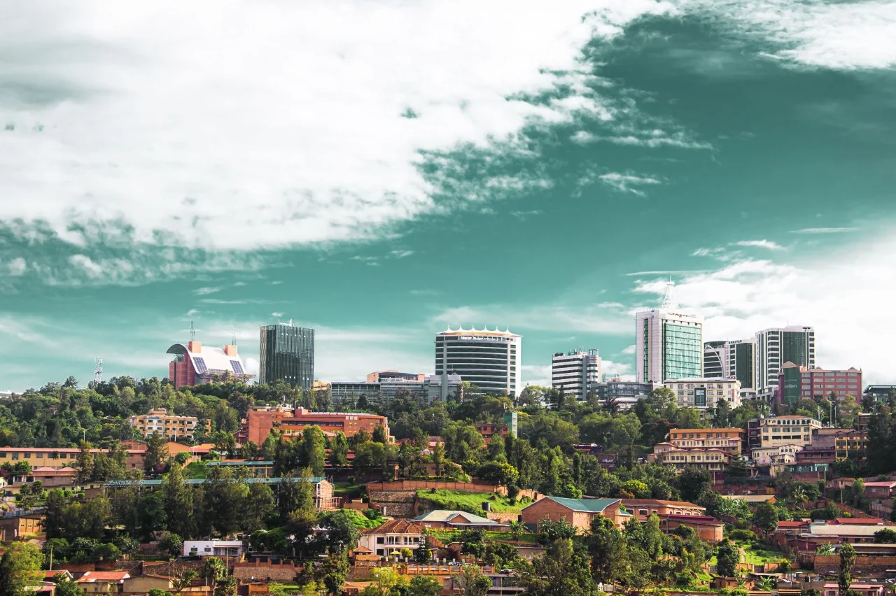 Inyubako zo hagati mu Mujyi wa Kigali zikikijwe n’ibiti