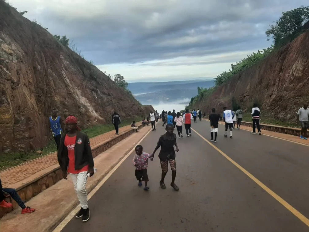 Abantu bakora siporo ku muhanda muri Kigali