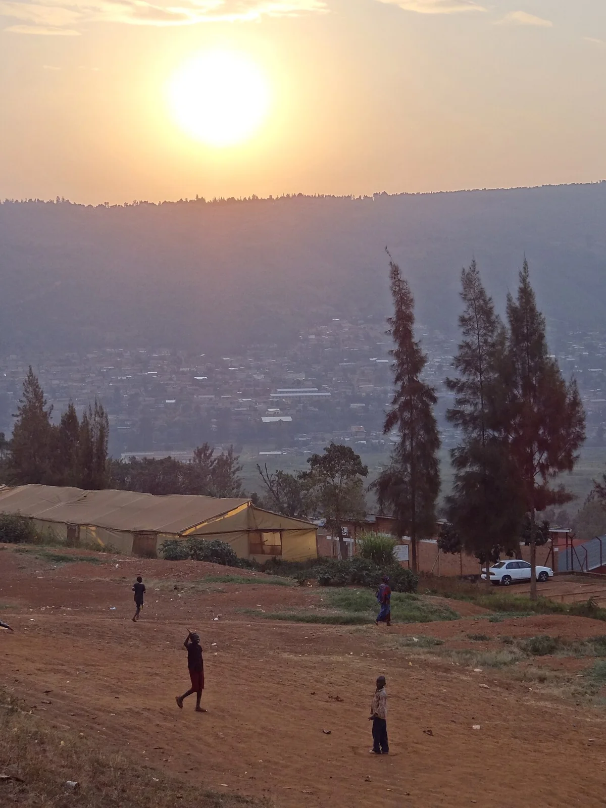 Abana bakina hanze muri Kigali izuba rirenga